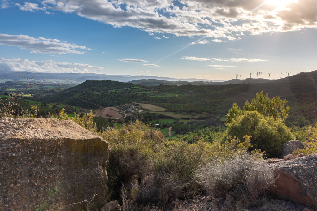 Wiatraki są w dzisiejszych czasach znakiem rozpoznawczym Serra de Rubió.